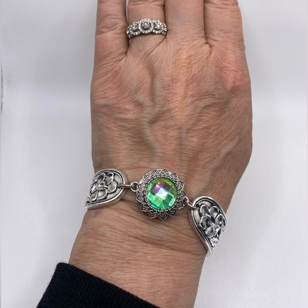 Victorian Style Floral Snap Bracelet w/ Round Muted Mint Green Snap! SEE VIDEO!